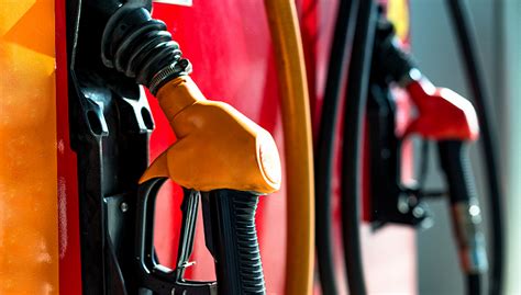 国内成品油价迎年内最大涨幅，加满一箱油多花10元|界面新闻
