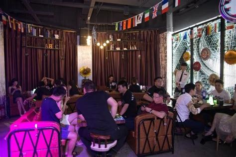 郑州首个抖音主题开业派对在郑东新区“抖bar”盛妆开趴