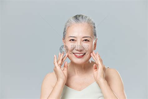 健康老年女性保养护肤概念高清图片下载-正版图片502495978-摄图网
