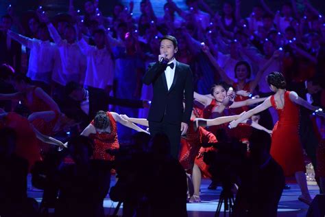 庆香港回归25周年晚会 成龙、刘德华携全体人员合唱《歌唱祖国》