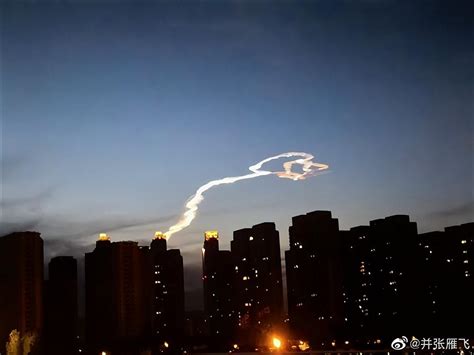 火箭发射后留下的云叫什么，山西忻州天空现巨型玫瑰云原因解析_赤子创业