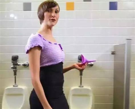 印度又发明神器 让女性可以站着上厕所_手机凤凰网