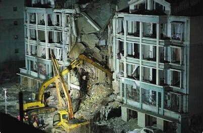 包头居民楼爆炸事故救援现场：深夜又挖出1名遇难者-签证中心