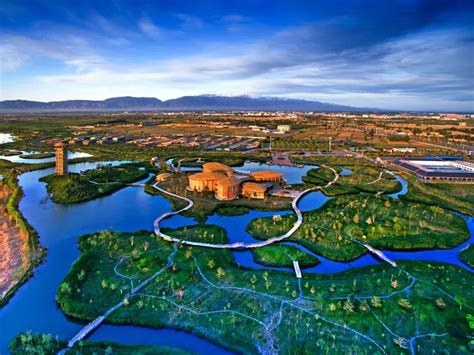 张掖丹霞“中国最美的七大丹霞地貌”“全球25个梦幻旅行地”之一|丹霞|蓝天|奇景_新浪新闻