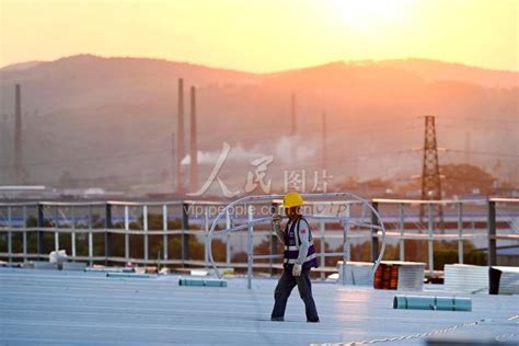 广西柳州：错峰施工-人民图片网