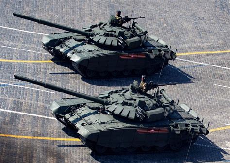 俄罗斯数百坦克聚集乌克兰边境附近 卫星图像曝光(图)_国际新闻_环球网