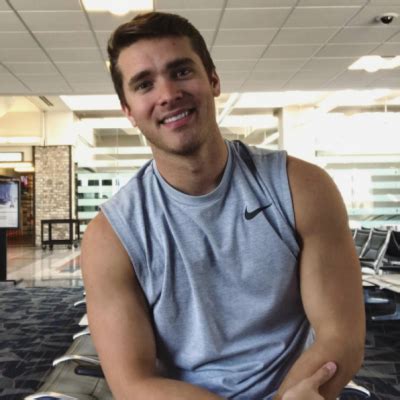 YouTuber Andrew Neighbors: “Being gay is one of the best things that ...