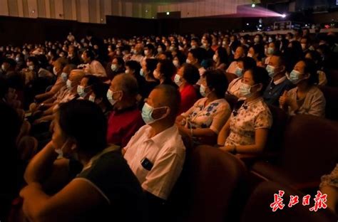 武汉解封第109天，湖北省歌剧舞剧院来到长三角，在上海唱响《洪湖赤卫队》