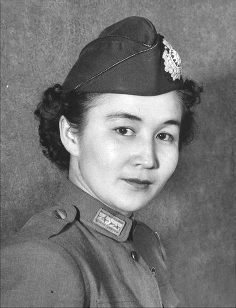 1940年国军中唯一的女上校阿里亚妮.李英姿飒爽照-天下老照片网