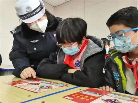 开学在即 东航在广州白云机场迎来无陪儿童返程高峰