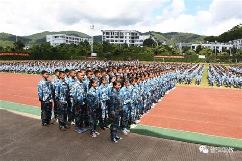 我校举行2018级学生军训结业典礼|普洱市职业教育中心