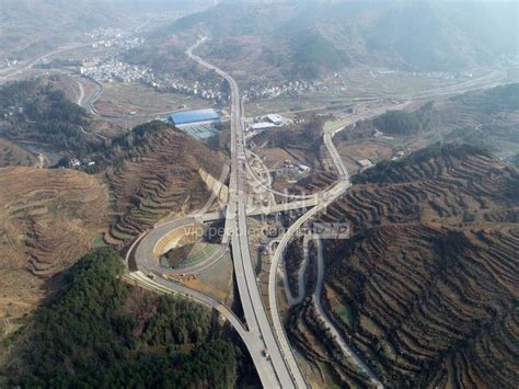 贵州印江：全力推进交通建设助推乡村振兴-人民图片网