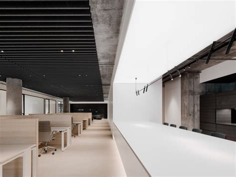 办公空间设计——木材和石头的自然元素在整个空间中使用_行业资讯_凯悦装饰