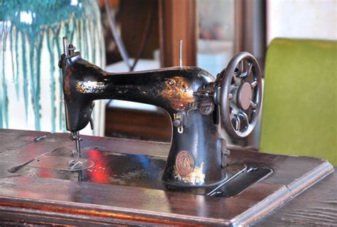 缝纫机。上海飞人牌老式缝纫机头-缝纫机-7788收藏__收藏热线