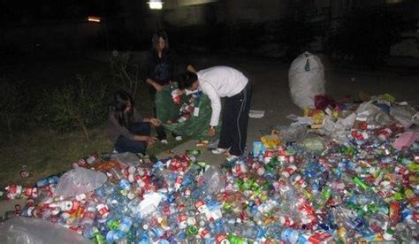 农大学生回收空瓶 “捡破烂”3年捐助两孤儿 - 媒体关注 - 福建妇联新闻