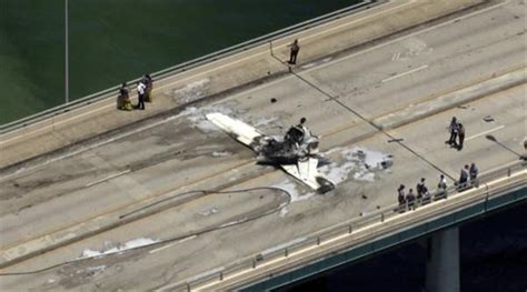 美国一架小型飞机在桥上坠毁，与汽车相撞起火！致1死5伤 - 民用航空网