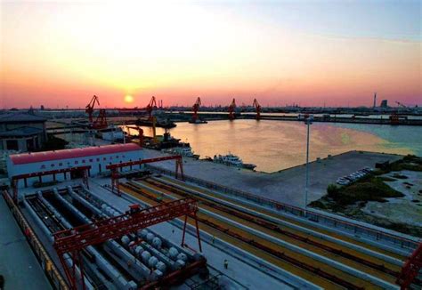 山东东营：首个10万吨级原油码头投用【2】--图片频道--人民网
