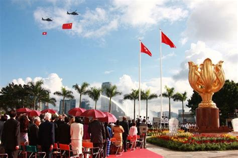 组图：驻港部队与香港市民同庆香港回归祖国13周年--军事--人民网