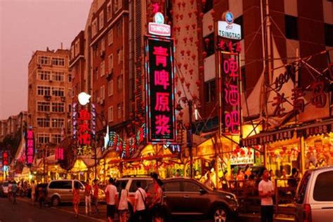 组图：实拍夜色下的青岛台东步行街 流光溢彩人声鼎沸 - 青岛新闻网