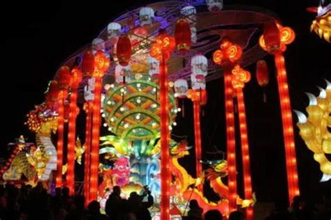 广西南宁：青秀山灯展璀璨迎新春-人民图片网