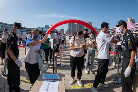 组图：求职若渴——宝丰集团万人专场招聘会掠影-宁夏新闻网