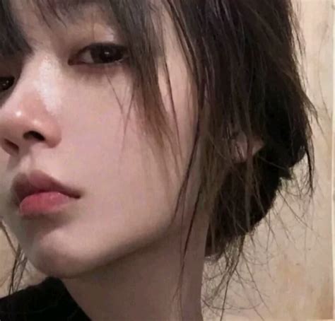 伤感女头流泪图片