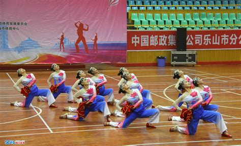 乐山举行广场健身操舞比赛 上演舞林对决_新闻中心_乐山频道_四川在线