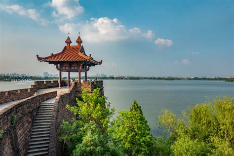 武汉东湖边上有这么一座建筑，展现楚国之雄风，令人想起古荆州|楚天台|楚市|城门_新浪新闻