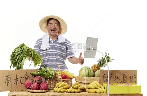 男性果农在线上卖蔬菜水果高清图片下载-正版图片502490861-摄图网