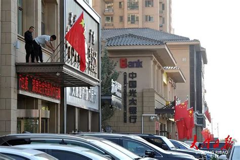 看，大同街头那一抹耀眼的“中国红”|大同市_新浪新闻