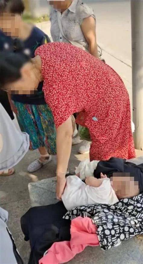 ↑女婴被扔在街头 视频截图