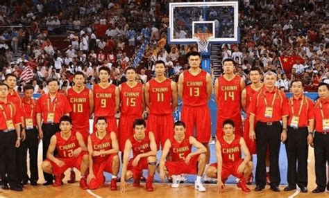这支让举国绝望的男篮，却是今天中国篮球仰望的巅峰_东方体育