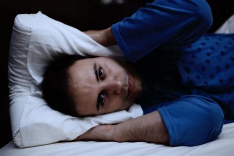 经常半夜醒来后无法入睡，或与这4个因素有关，3个方法或能缓解
