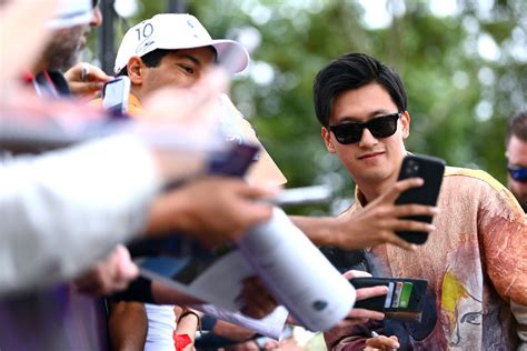 中国F1第一人周冠宇戴什么手表？|腕表之家xbiao.com