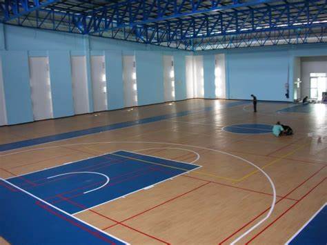 室内篮球场地板材料是什么(篮球馆地板材质优缺点)