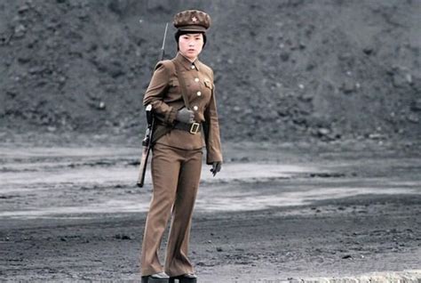 鸭绿江畔眺望朝鲜军民的真实生活_旅游频道_凤凰网