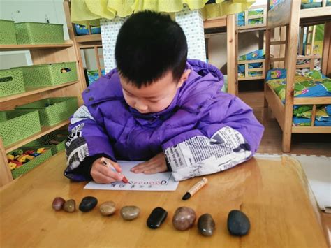 江苏徐州3名六年级学生在14楼扔石头玩，一婴儿被砸骨折