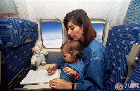 带婴儿坐飞机怎么买票（带宝宝坐飞机要准备什么证件）-幼儿百科-魔术铺
