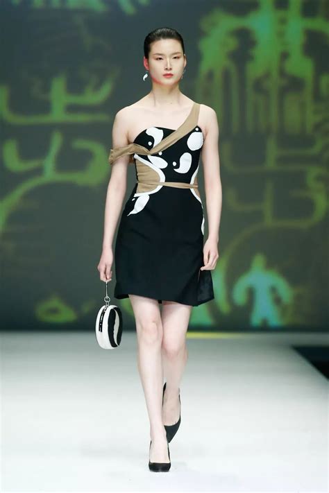 中国传统元素在现代服装设计中的运用__凤凰网