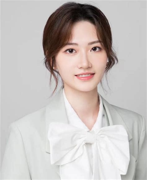 短发服装彭亚楠图片