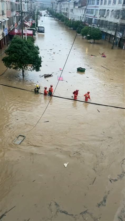 江西10地遭遇特大暴雨！一河堤溃口，4个村庄被淹！最新消息→_手机新浪网