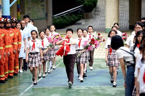 桥东小学举行新学期第一次升旗仪式暨开学典礼