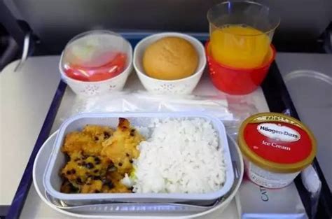 头等舱飞机餐大盘点！土豪是如何在飞机上享受美食的？