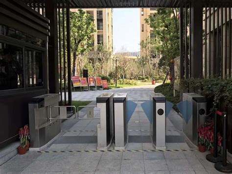 小区出入口安装人行通道闸机已成为趋势_深圳市中工智能科技有限公司