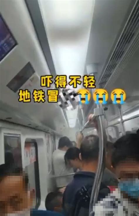 武汉地铁回应乘客背包冒烟_北晚在线