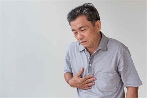 45岁男人，若4个症状都没有，恭喜肺还很健康，继续保持或能延寿_肺部