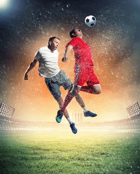 足球运动员图片-在足球场踢足球的足球运动员素材-高清图片-摄影照片-寻图免费打包下载