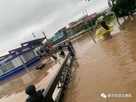 郑州京广北路隧道：大水几分钟淹没汽车，隧道内发现遇难者|郑州市|遇难者_新浪新闻