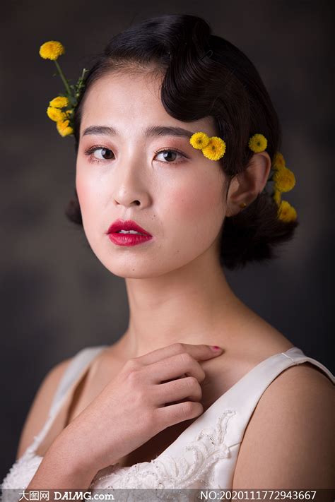 复古风人物头像素材女生