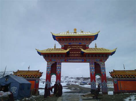 连接新疆与西藏的216国道已投入使用